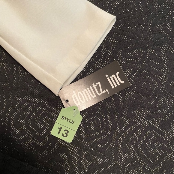 DONUTZ 2 PIECE IVORY PANT SUIT. SIZE 13 - Picture 5 of 7